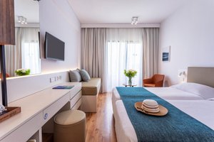 Room & Suite