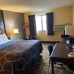 Super 8 by Wyndham Kansas City at Barry Road/Airport, hotel in Kansas City