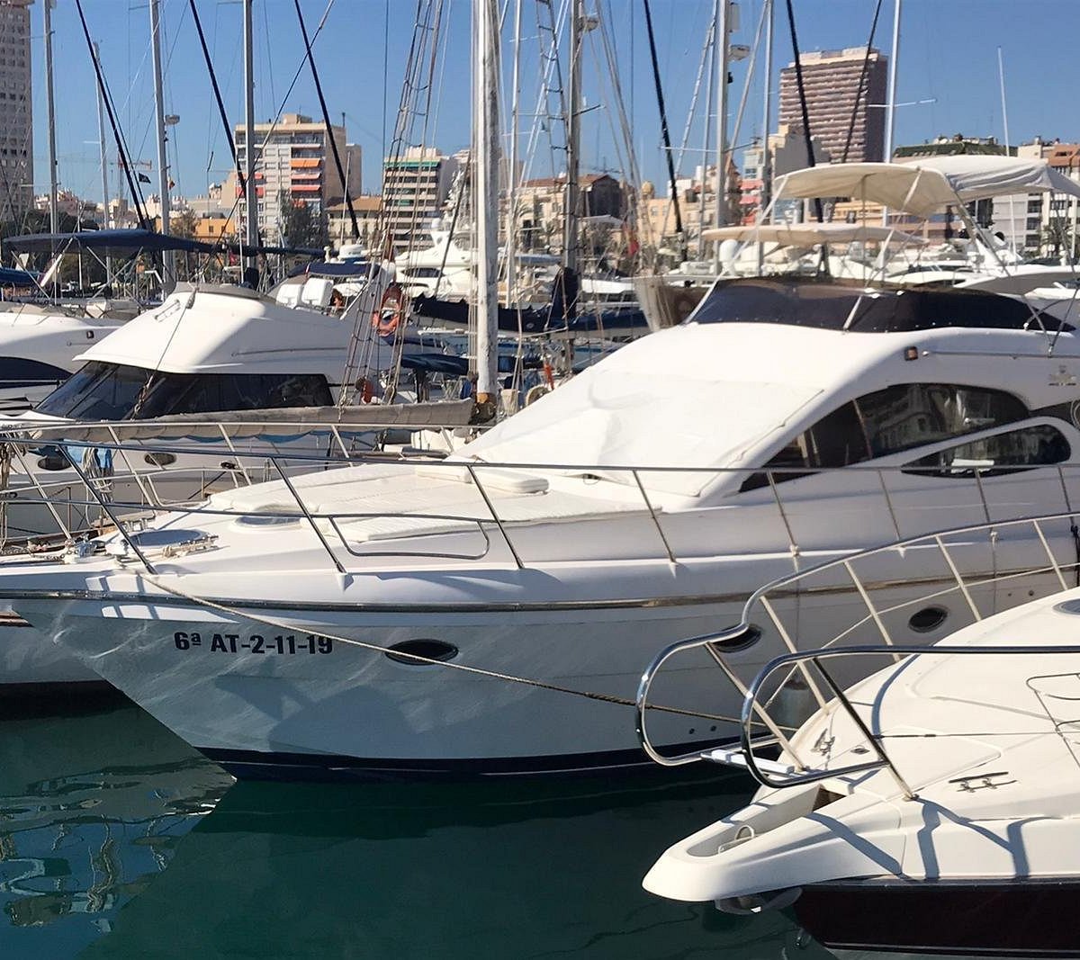 location yacht alicante