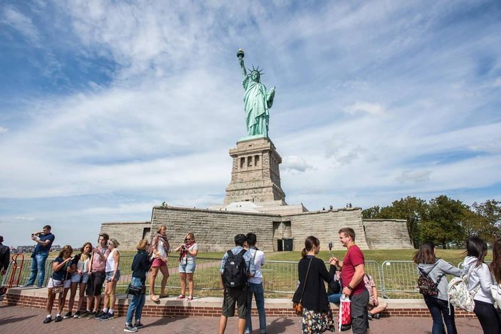 2024 New York City Statue Of Liberty And Ellis Island Audio Guide   Caption 