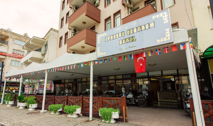 Hotelimizin girişi