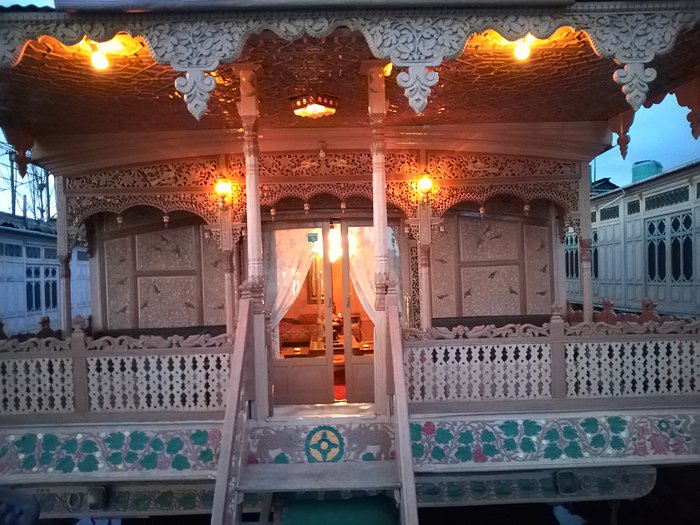 CHINAR HOUSEBOAT (Srinagar, Kashmir) - Lodge Reviews, Photos, Rate Comparison - Tripadvisor