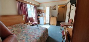 Edgecliff Lodge Motel in Edgecliff, image may contain: Furniture, Bedroom, Indoors, Microwave