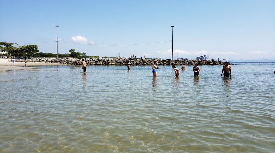 Pontal do Sul: águas calmas, cristalinas e areia macia