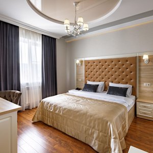 Номера в отеле Villa Maralis пронизаны тонкой нитью заботы и уюта. Каждый номер - это отдельная дизайнерская история, часть творческой нотки хозяйки.