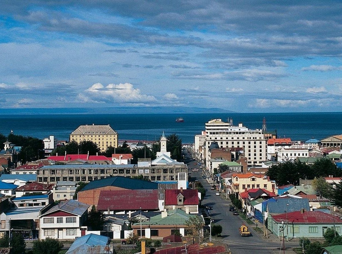 Punta arenas. Пунта-Аренас Чили. Пунта-Аренас город в Чили. Пунта Аренас климатический пояс. Пунта Аренас порт.