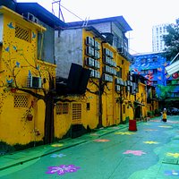 Amazingly beautiful street art - love the bright colours!