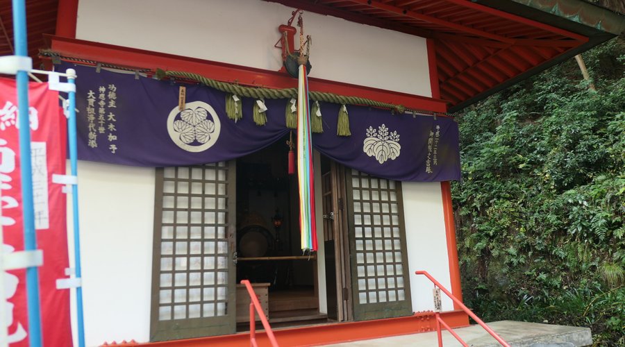 山中に素敵なお堂があります。