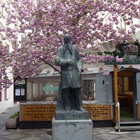 Я сначала подумал, что это - Лев Толстой...