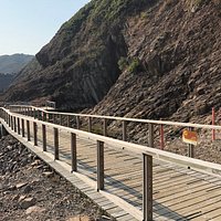 High Island Geo Trail - wooden deck to see the incomplete sea cave