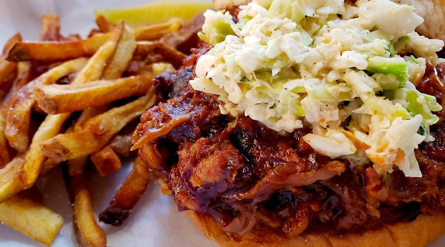 PULLED PORK SANDWICH
slow-smoked shoulder, house BBQ sauce, toasted bun
