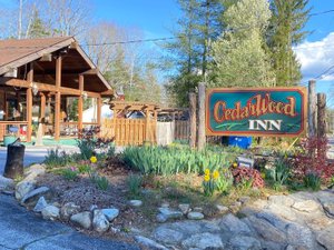CedarWood Inn in Hendersonville, image may contain: Backyard, Yard, Outdoors, Garden