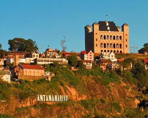 tour guide madagascar 2