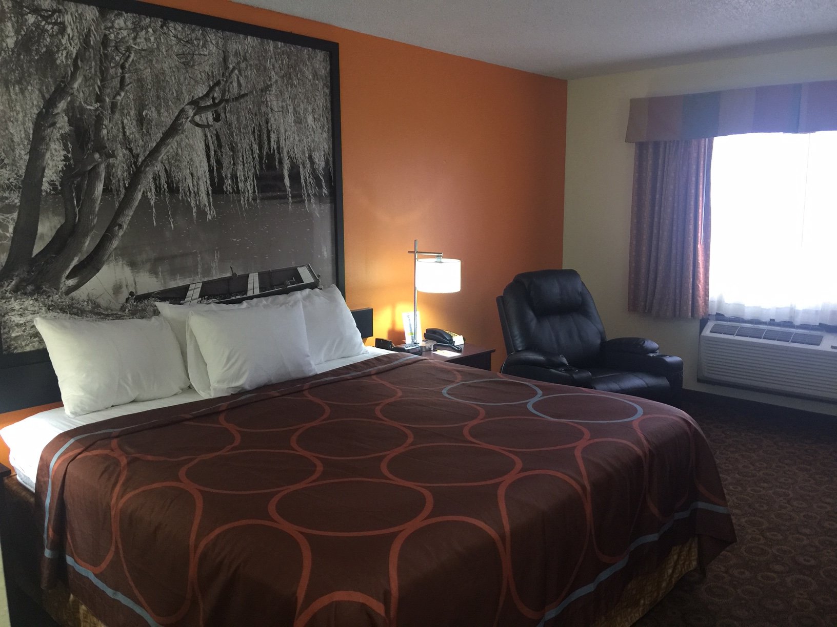 Hotel photo 34 of Super 8 by Wyndham Emporia.