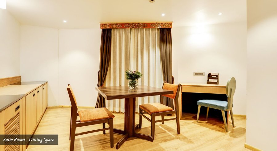 Suite Room dining area 