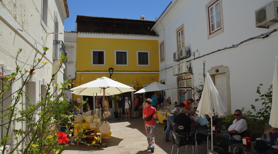 Private Stände in den kleinen Gassen