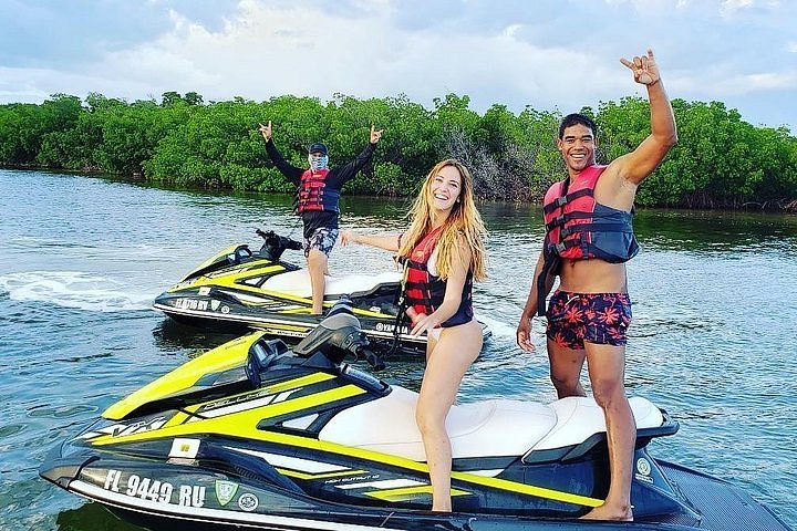 Can Pregnant Women Ride Jet Skis? Safety Tips for Expecting Moms
