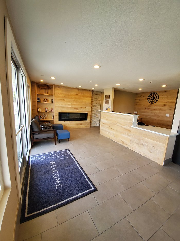 Bedroom area - mini-fridge and microwave - Picture of Country Inn & Suites  by Radisson, San Jose International Airport, CA - Tripadvisor