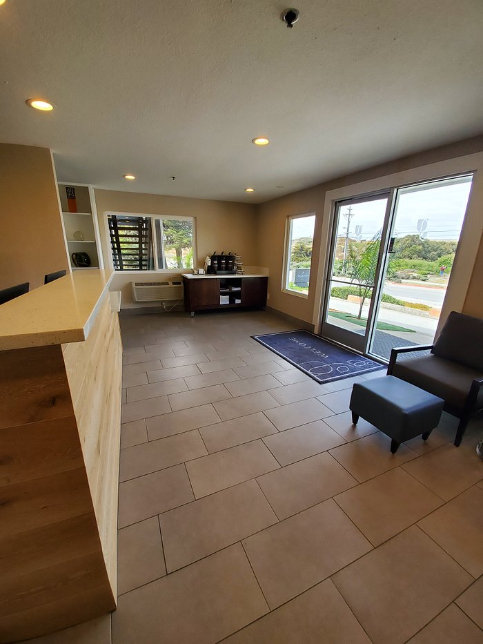 Bedroom area - mini-fridge and microwave - Picture of Country Inn & Suites  by Radisson, San Jose International Airport, CA - Tripadvisor