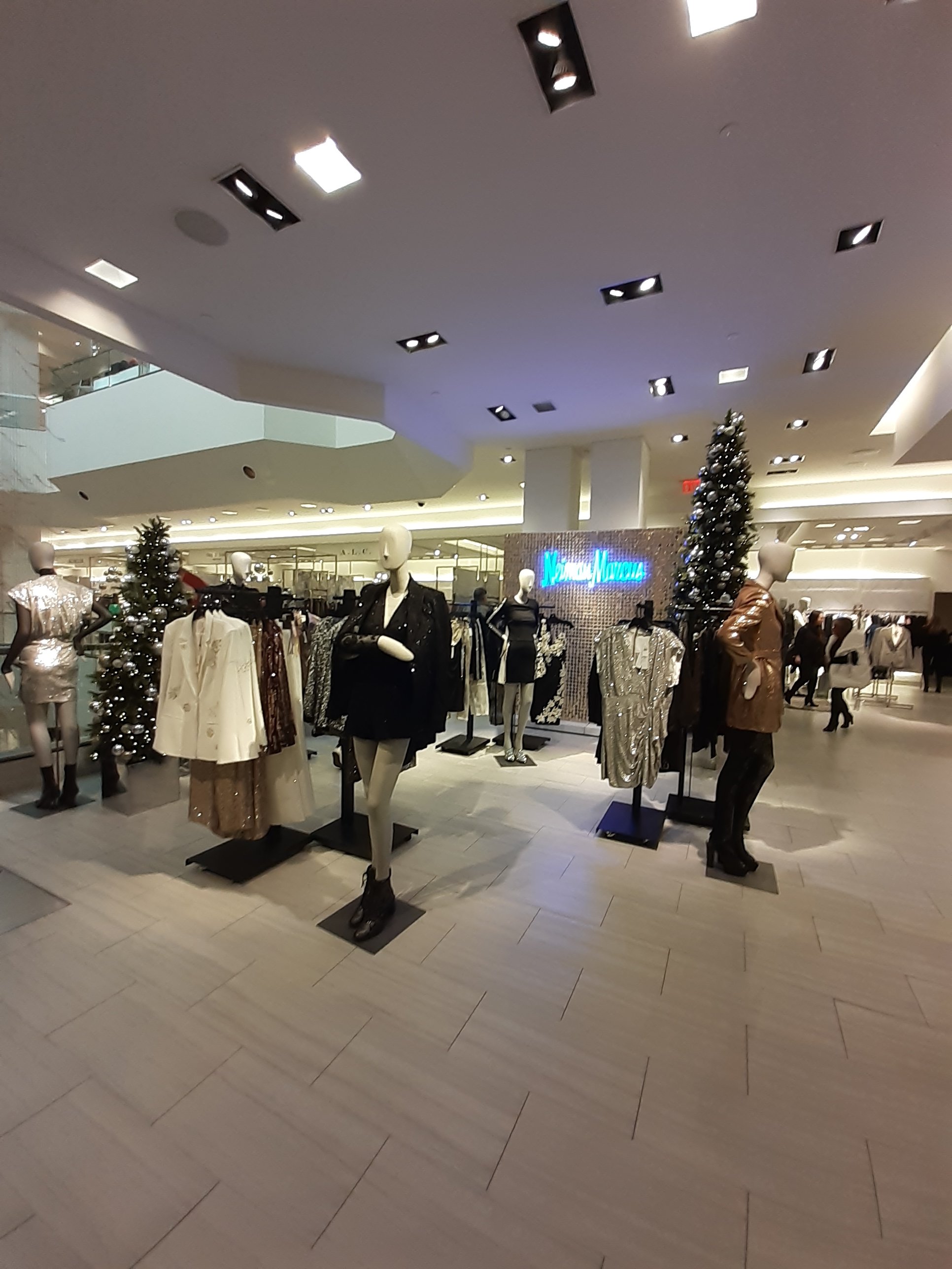 Neiman marcus discount mall reviews