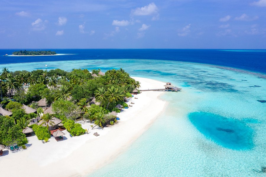Five Luxurious Maldives Hotels Located on Male on the Indian Ocean
