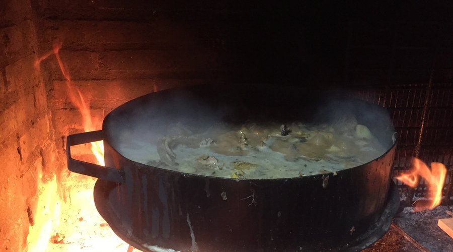 se cocina en Shanti Dos o tres veces por seman,  (pollo al disco)