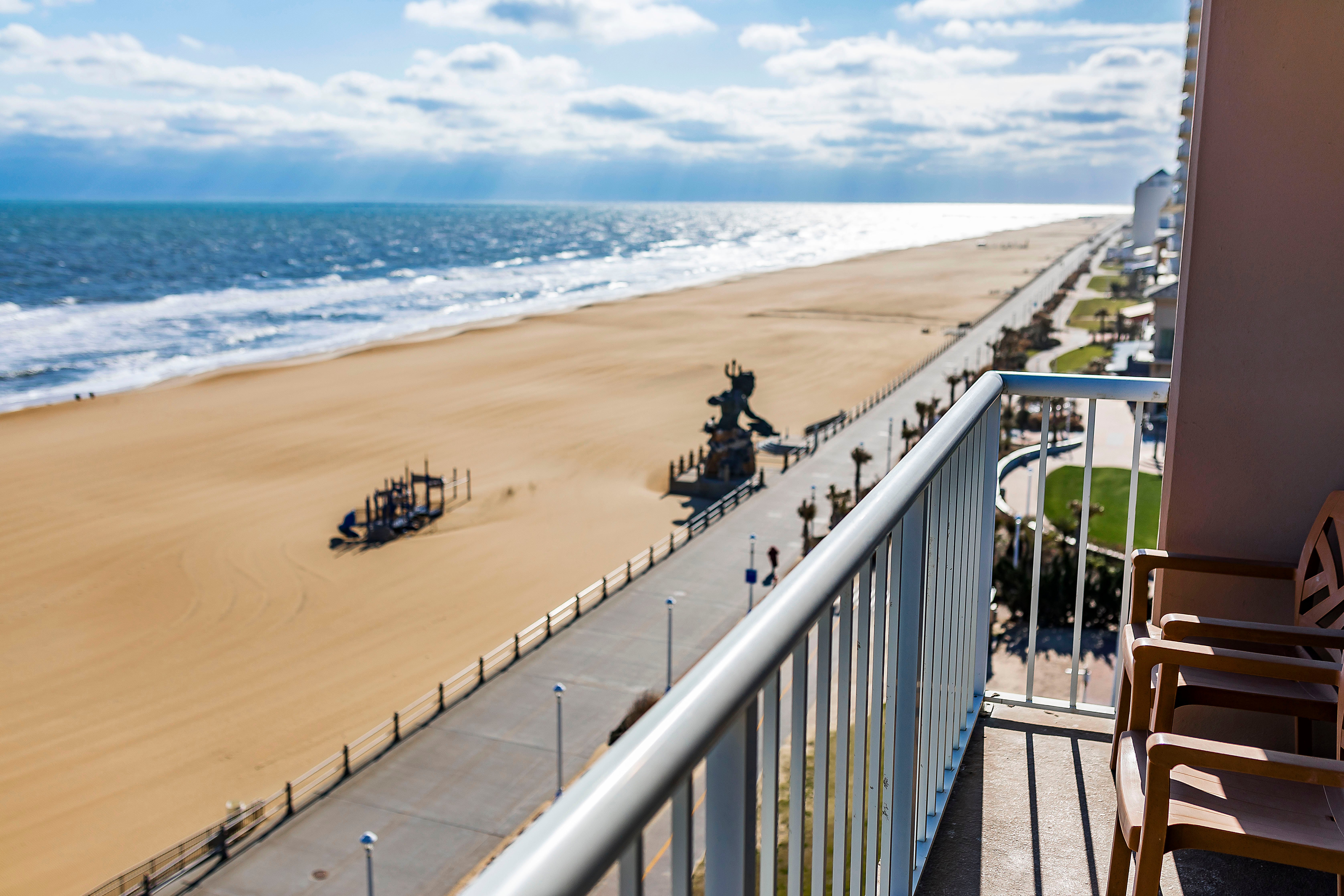 Hampton Inn Virginia Beach-Oceanfront North Rooms: Pictures & Reviews ...