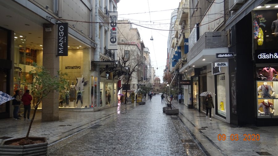 Улица Эрму (Ermou Street) в Афинах, март 2020 года