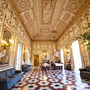 Decumani Hotel de Charme in Naples, image may contain: Reception Room, Waiting Room, Interior Design, Couch