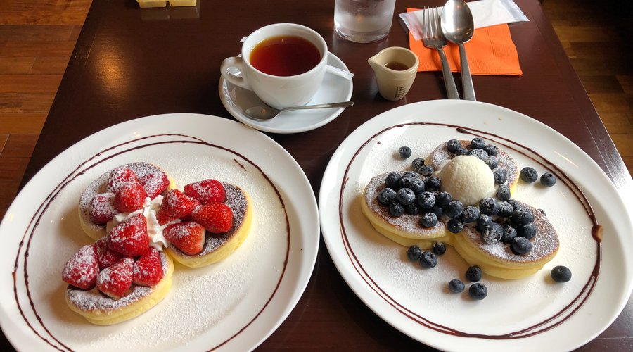 完熟小粒かんなひめイチゴのパンケーキ、フレッシュブルーベリーのパンケーキ 