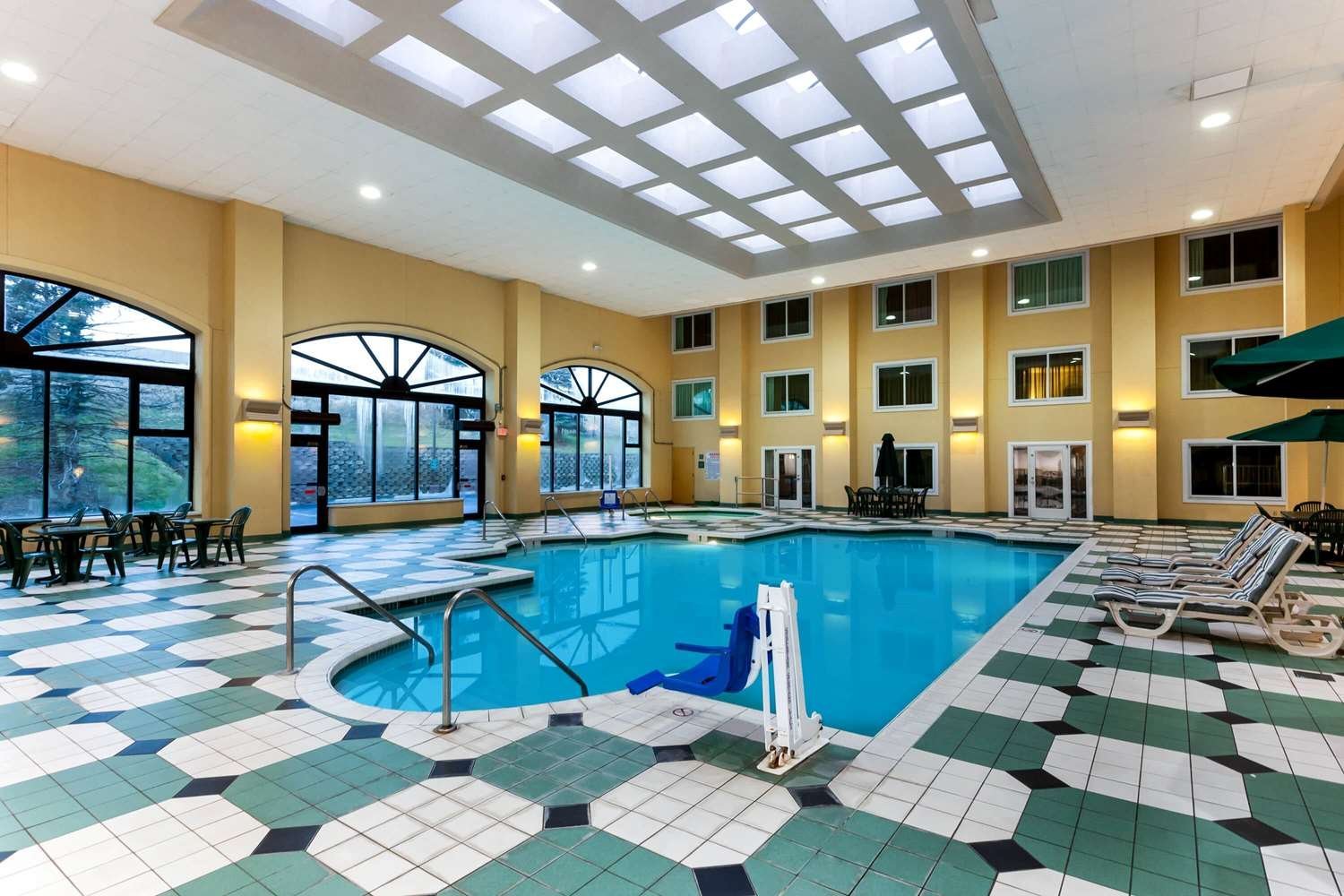 LA QUINTA INN & SUITES BY WYNDHAM MILWAUKEE BAYSHORE AREA $71 ($̶9̶1̶ ...