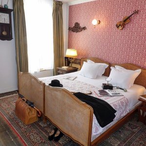 Chambre double/twin SHERLOCK HOLMES (dernière version) au DETECTIVE HOTEL Normandie