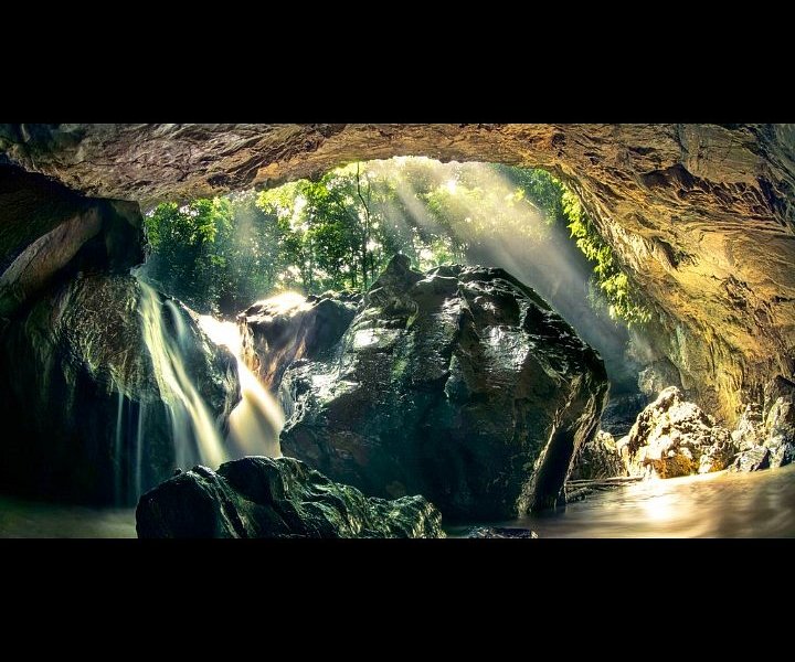 Cuevas de Saman image