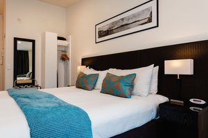 Room & Suite