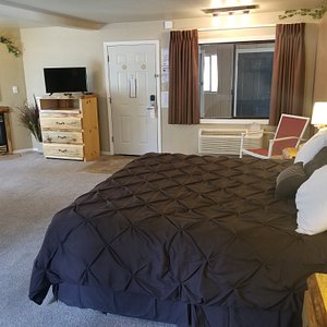 Honeymoon Suite w/Fireplace and wet bar