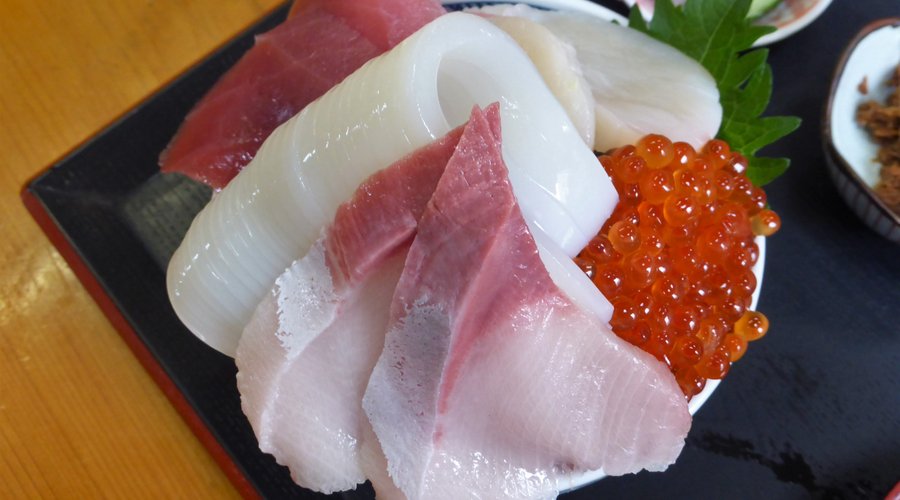 鮪、イクラ、はまち、イカ、ホタテ