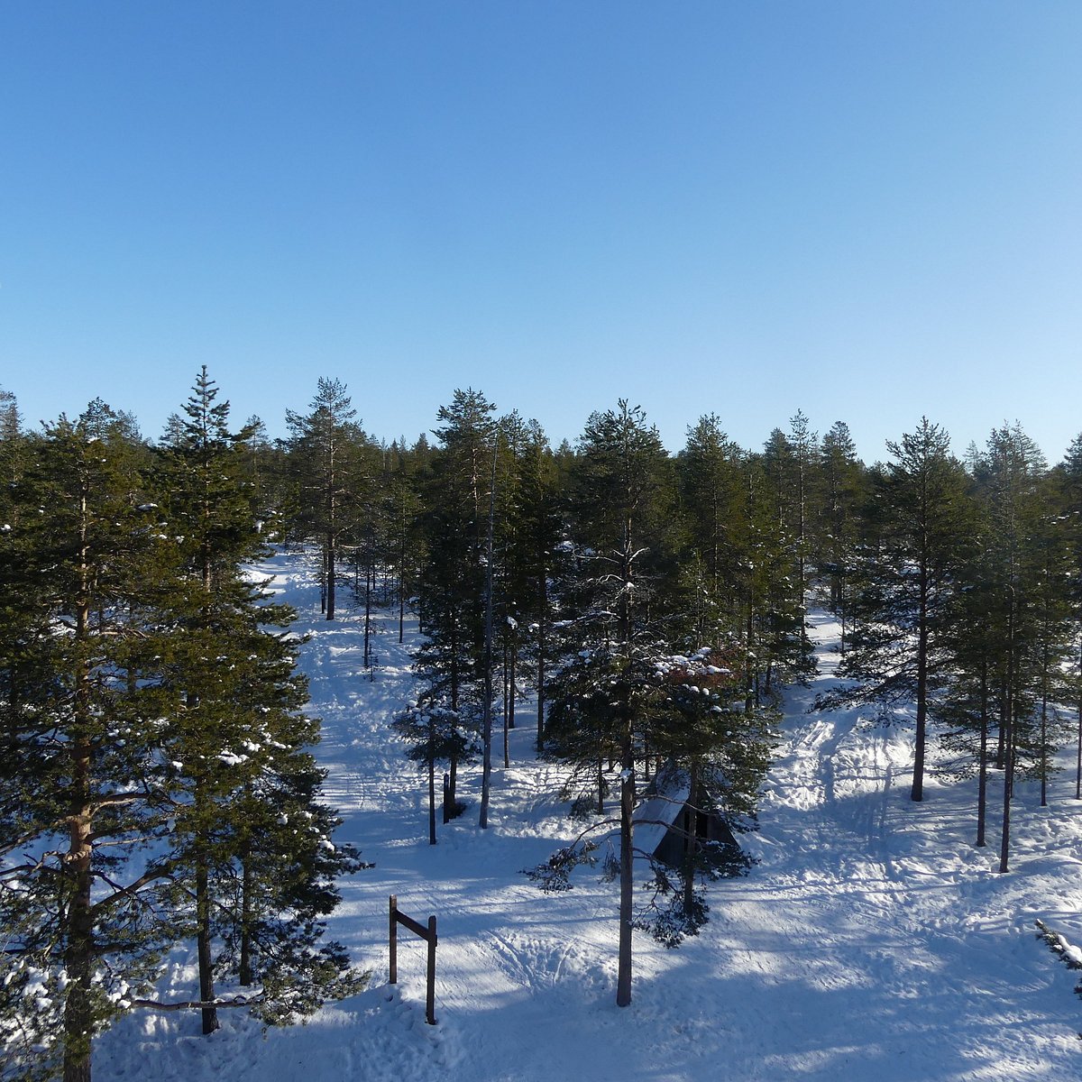 Rovaniemi: aluguel de roupas de inverno com botas e luvas de neve