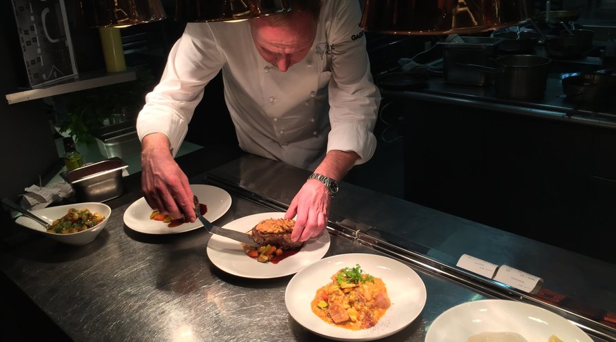 Elsbach Restaurant Marc Höhne anrichten