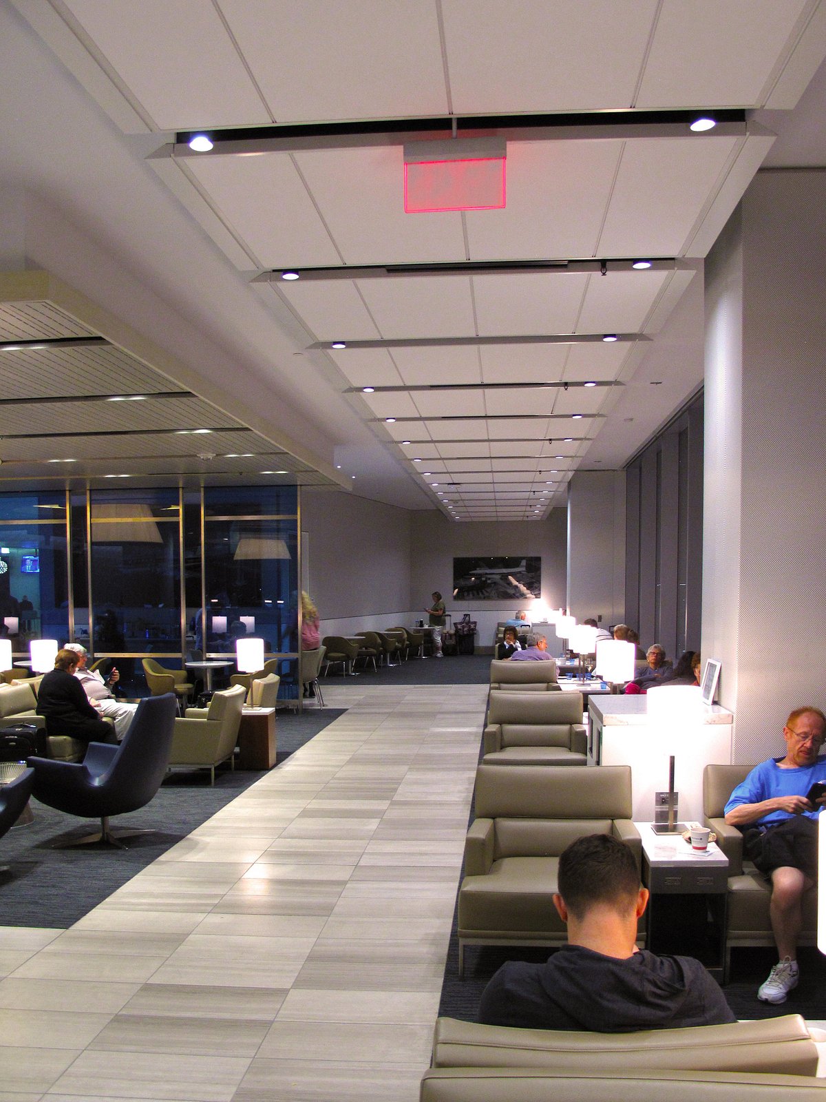 United Club Lounge (Los Angeles): All You Need to Know
