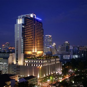 Pathumwan Princess Hotel in Bangkok, image may contain: City, Urban, Metropolis, Office Building