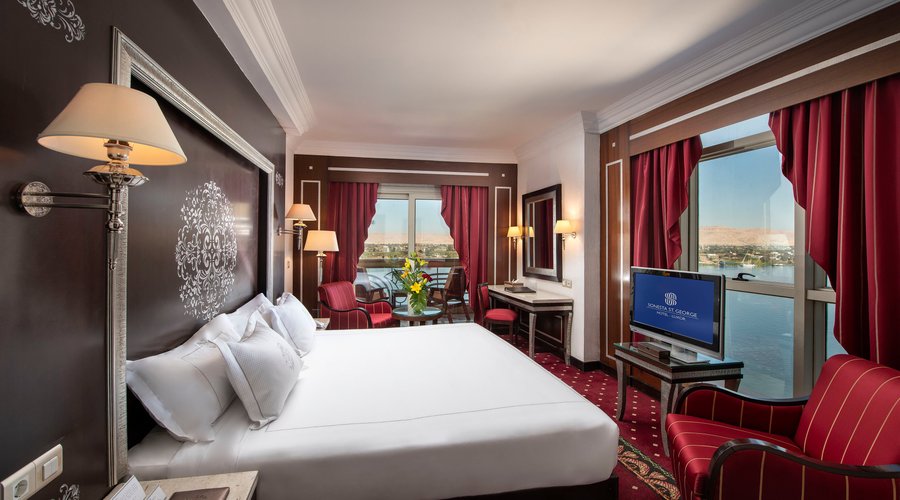 Ambassador Suite Front Nile (Bed Room)