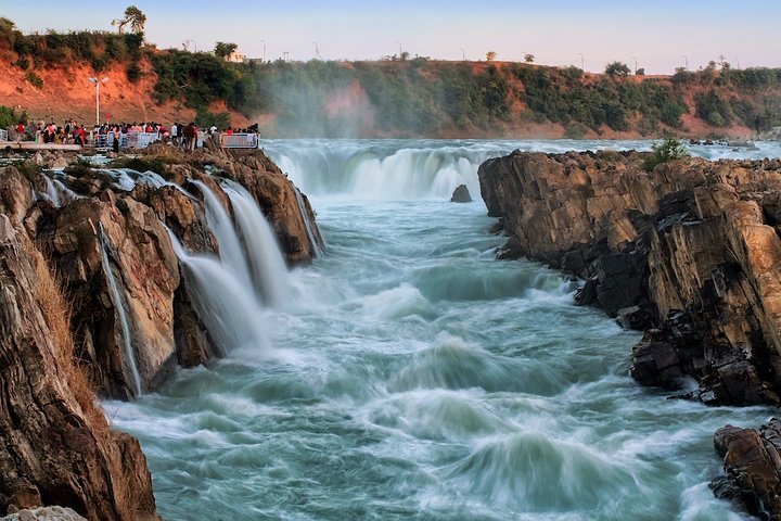 Bhedaghat Tourism (2024) - Madhya Pradesh > Marble Rocks And Falls