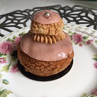 Religieuse à la rose de Carl Marletti Un péché mignon ....