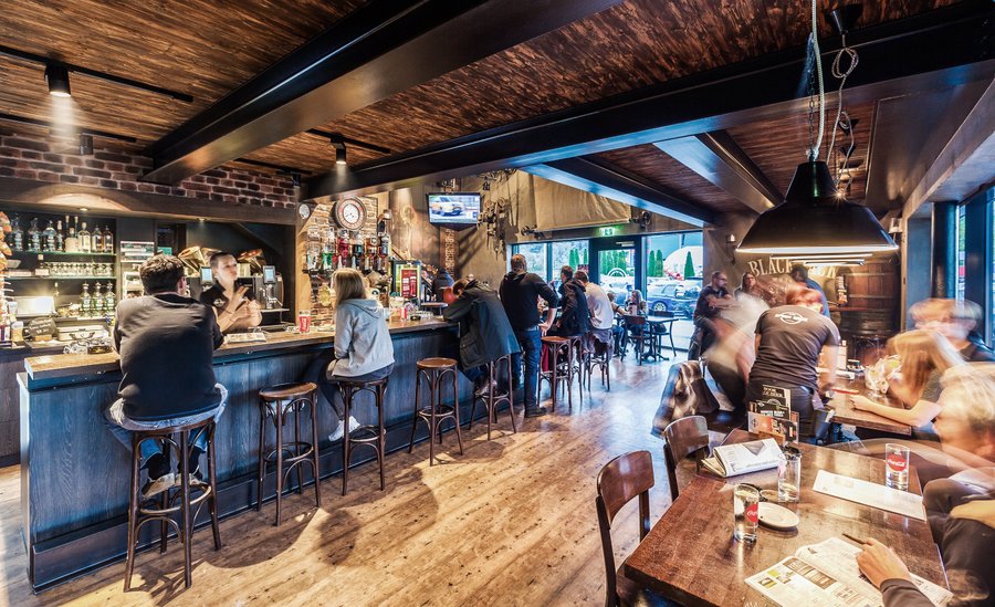Bar und gemütliche Sitzecke