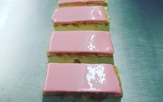 Beste Mini-Cremeschnitten für unsere kleine Firmen-Jubiläumsfeier