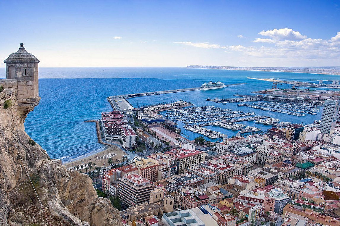 Alicante испания. Аликанте Испания. Крепость Санта Барбара в Аликанте. Провинция Аликанте Испания. Валенсия Санта-Барбара Испания.