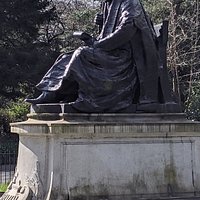 Statue of Lord Kelvin
