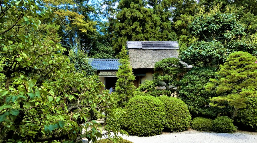 The 7th Lord of Matsue Domain's tea ceremony room called Meimeian. It had been consutructed by his favorite stayle in Edo Period.Then it has been reconstructed here from the original place.  松江藩第7代藩主松平治郷公（不昧公）お気に入りの茶室。