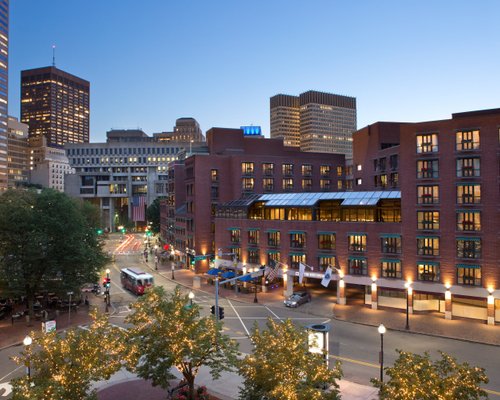 hotels near boston aquarium with free parking