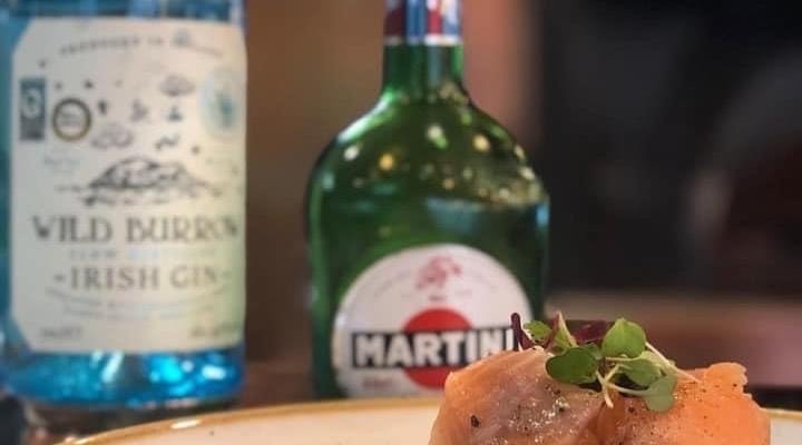 Gin Salmon  : Gin marinated salmon on a bed of rocket topped with Italian burrata (DOP).